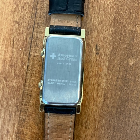 Beautiful Unisex American Red Cross Gold and Black Watch, needs new battery - Picture 2 of 5